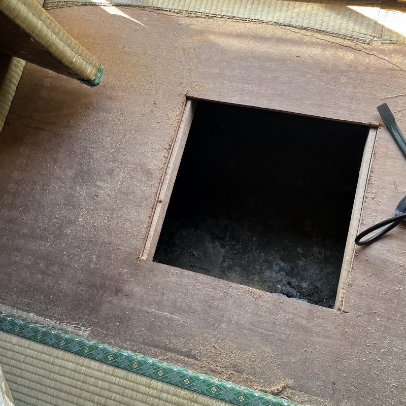 畳下の床に作った点検口