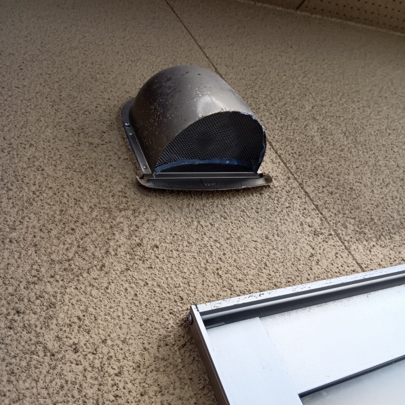 換気扇排気口に金網を設置