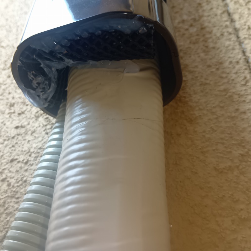 エアコンホースのすき間を封鎖