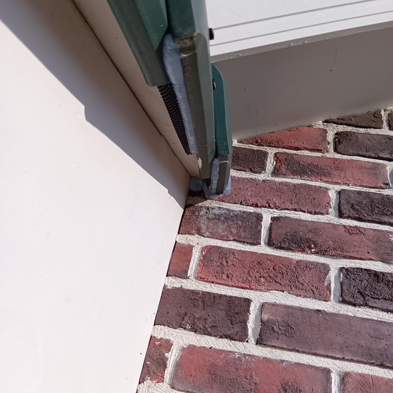 屋根の隙間を封鎖