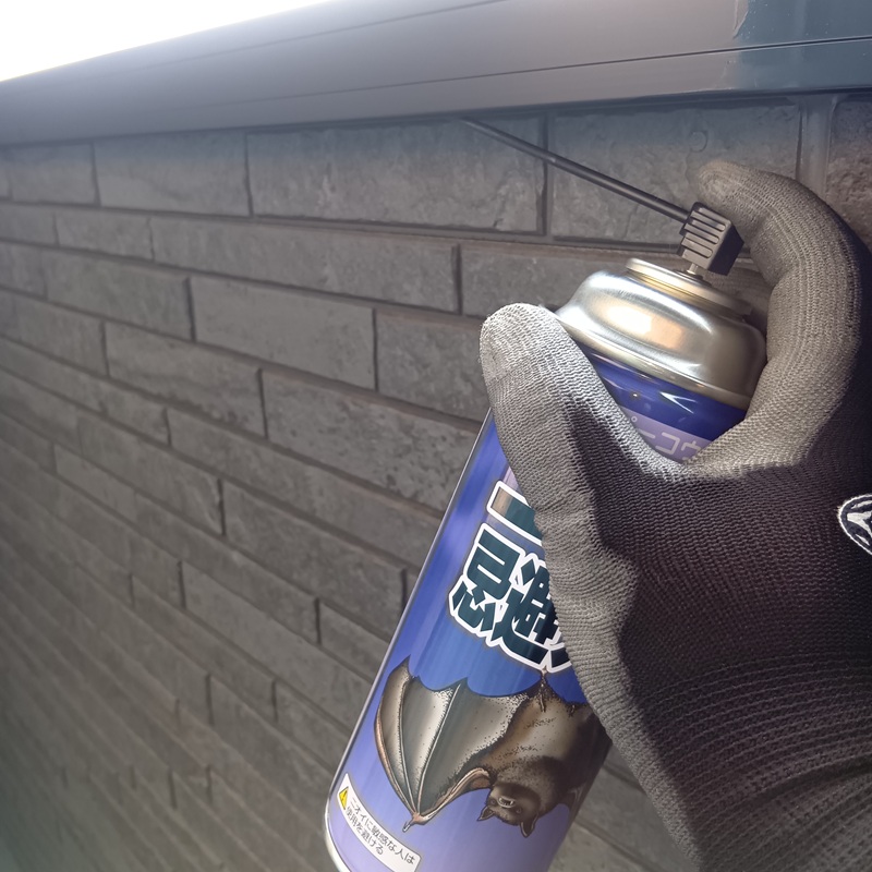 バルコニーの手すりに忌避剤を散布