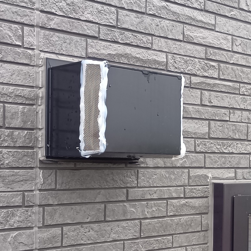 換気扇排気口に金網を設置