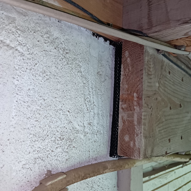 外壁のすき間を封鎖した様子