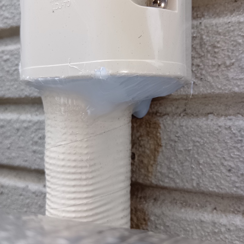 エアコンホースのすき間を封鎖