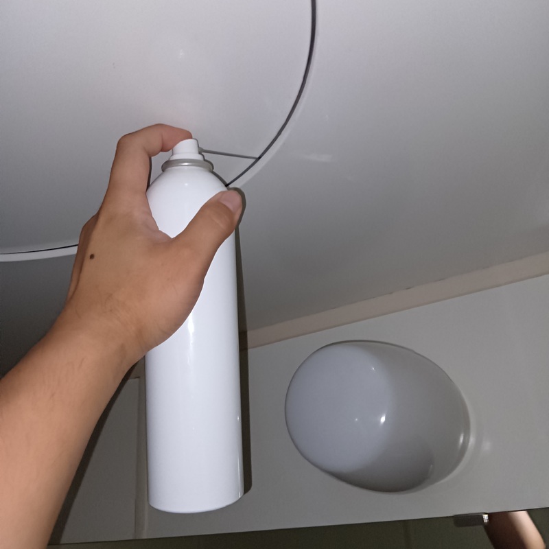 天井裏に忌避剤を散布