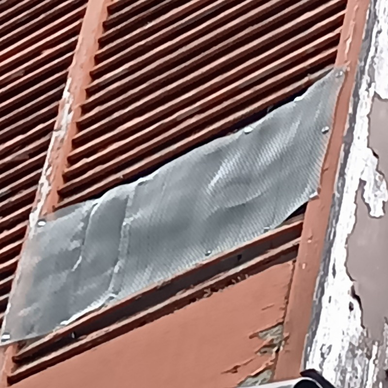 戸袋に金網を設置