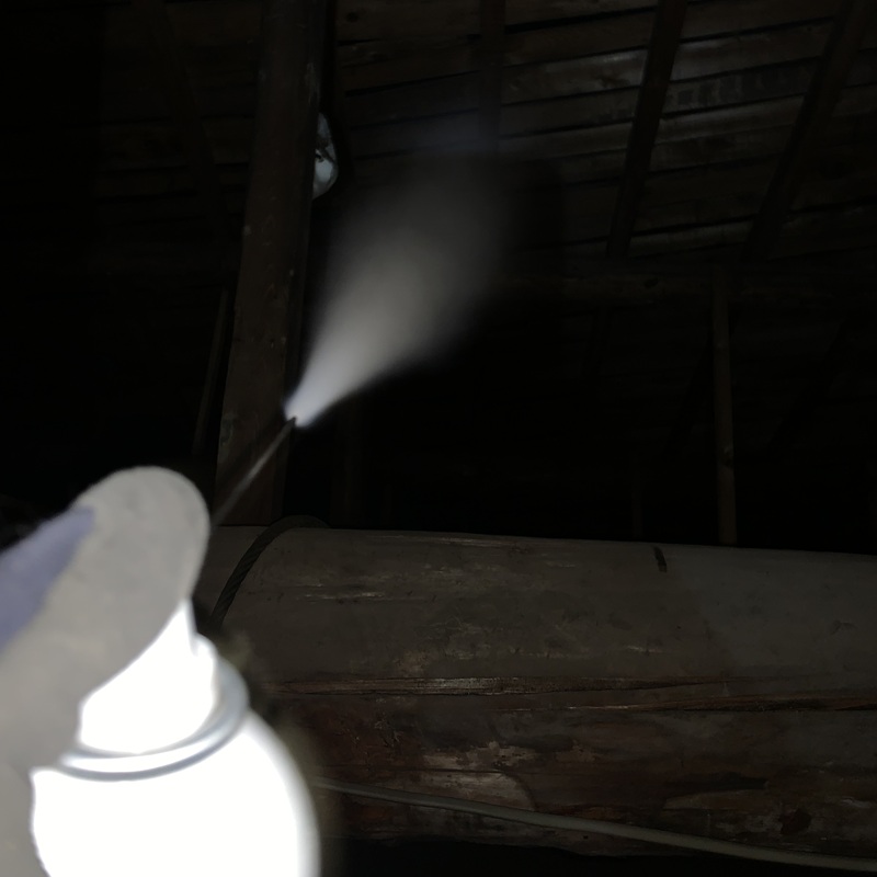 忌避剤散布の様子