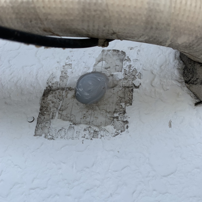 壁の穴をふさいだ様子