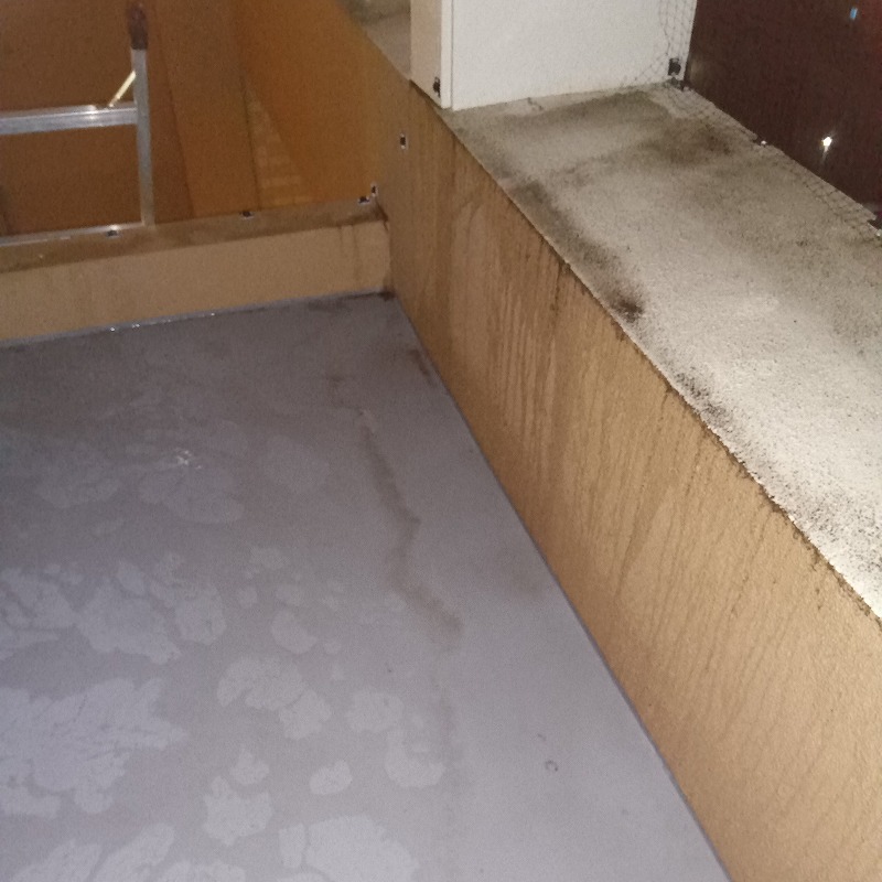 清掃が完了しきれいになったベランダ