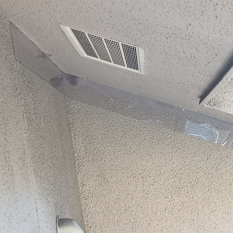 屋根と壁のすき間を封鎖