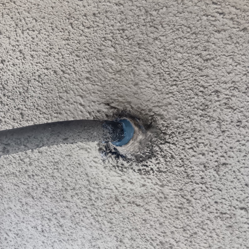 配線導入口のすき間を封鎖