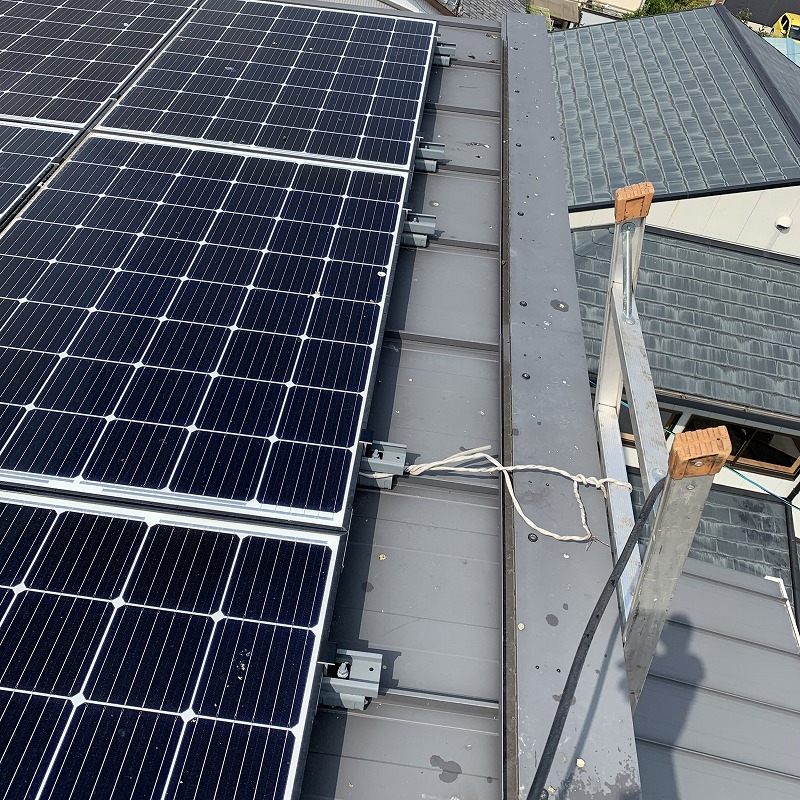 太陽光パネルまわりのフン害