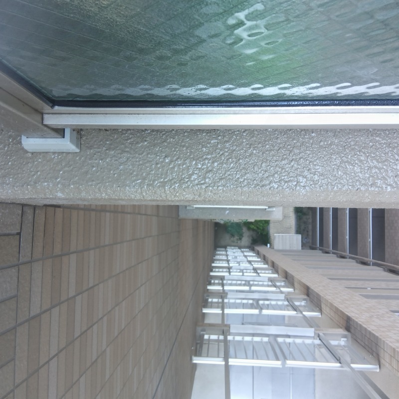 清掃後のベランダ外側