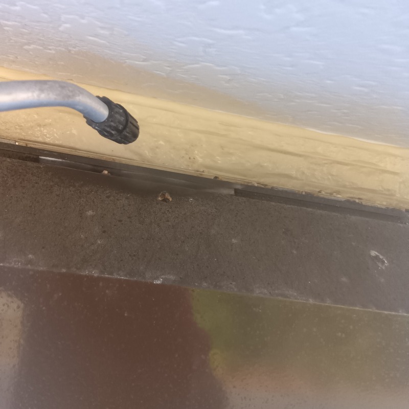 シャッター屋根の清掃・消毒