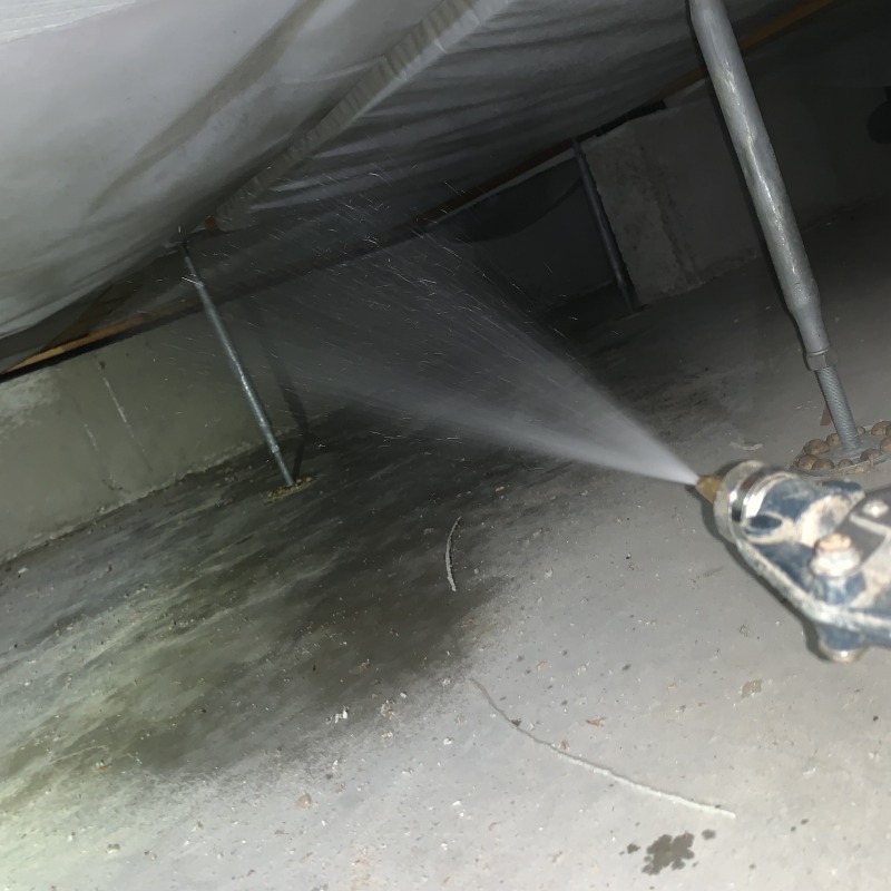 断熱材に防蟻剤を散布