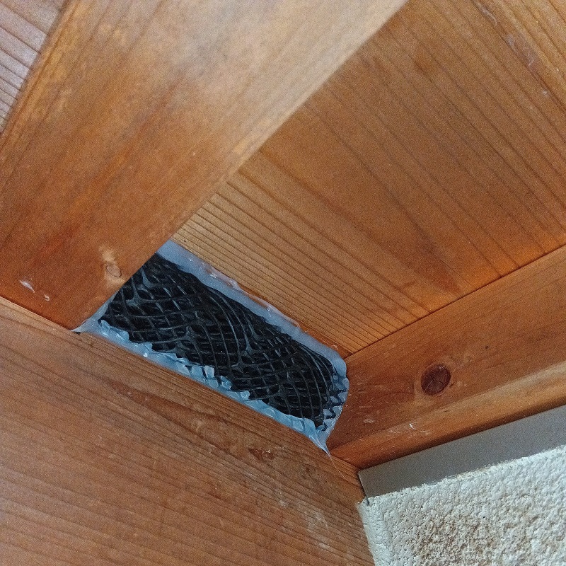 天井裏への侵入口を封鎖