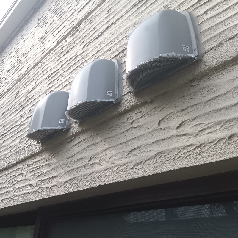 外壁の通気口を侵入防止金網で封鎖