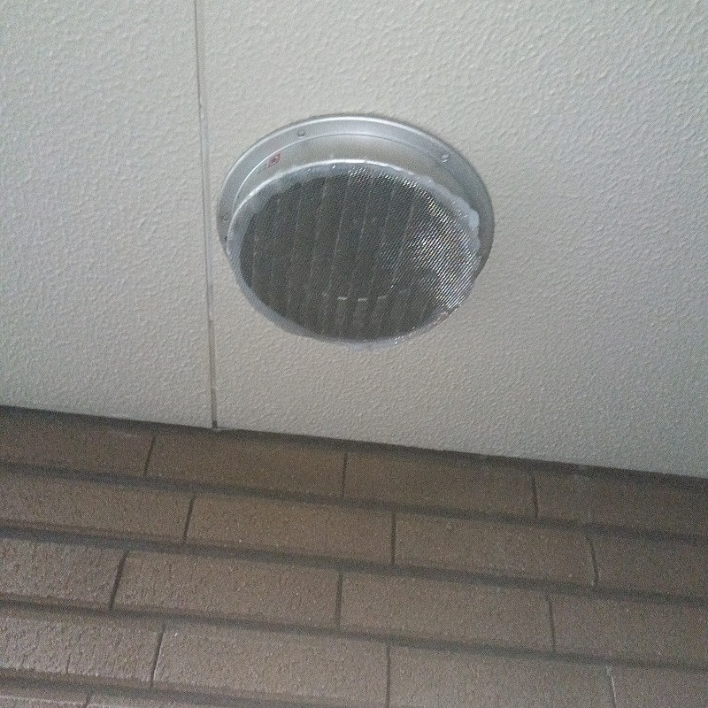 通気口を侵入防止金網で封鎖