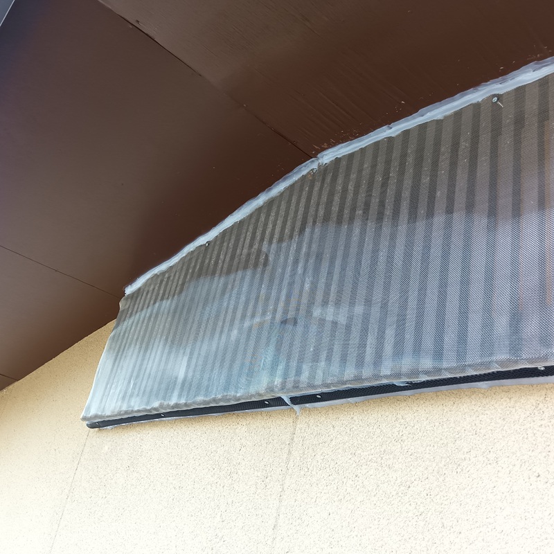 侵入防止ネットを通気口に設置