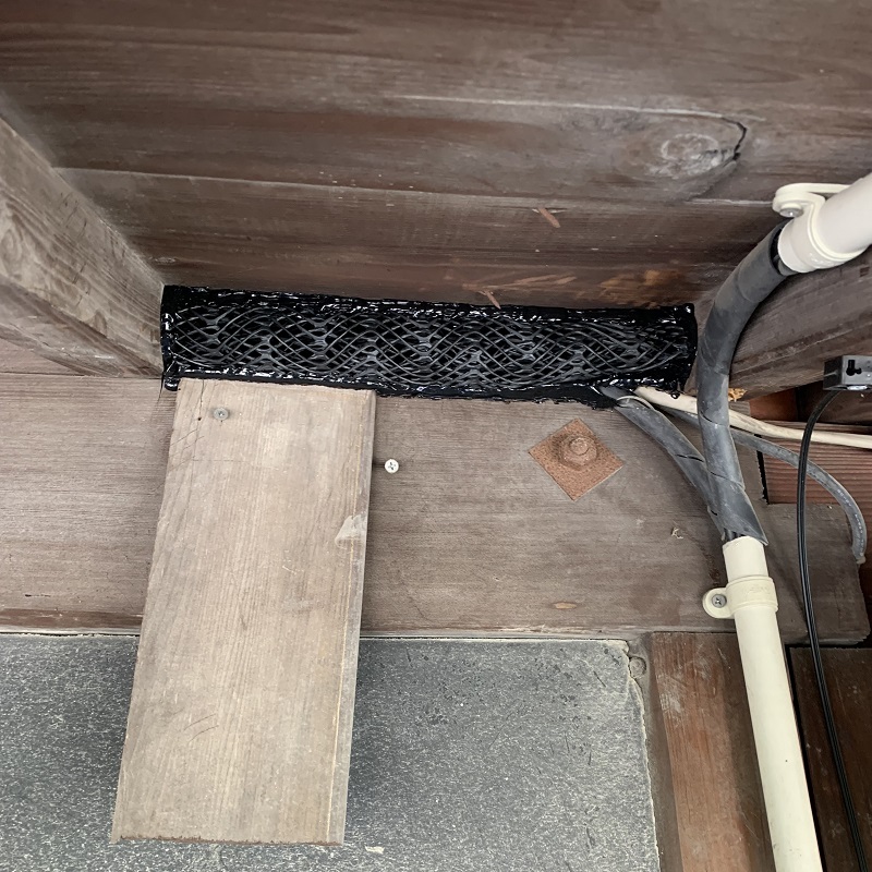 天井裏へ続くすき間を封鎖