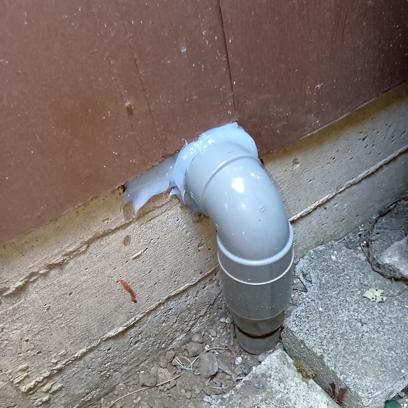 外壁のすき間を封鎖した様子