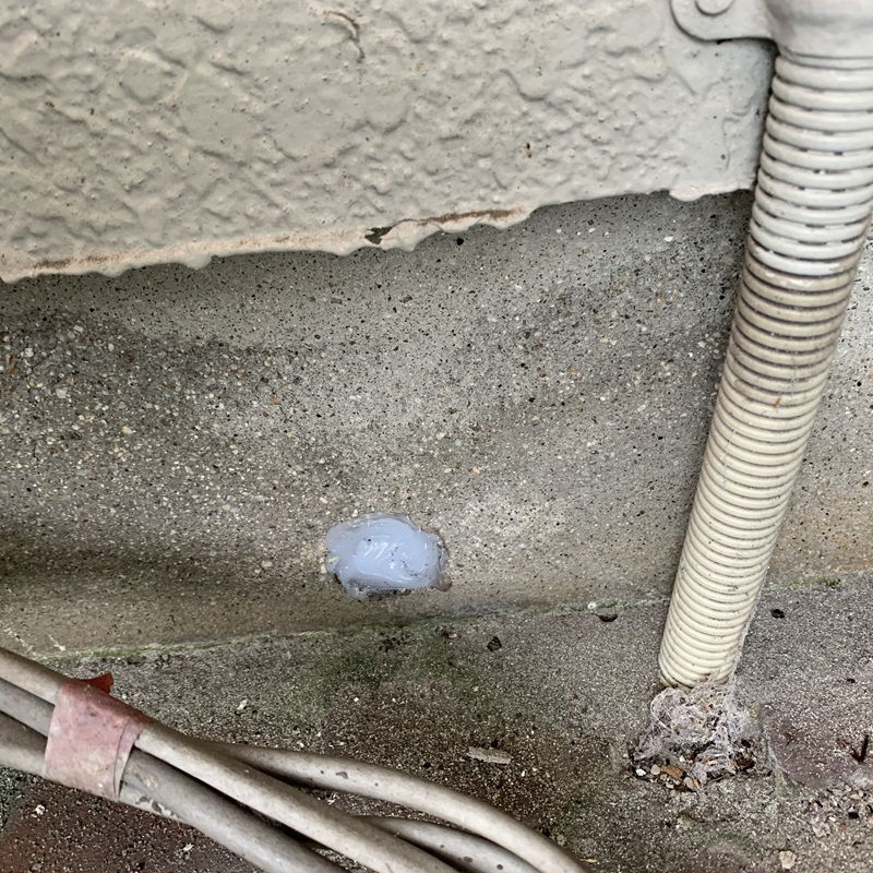 基礎部分の穴を封鎖