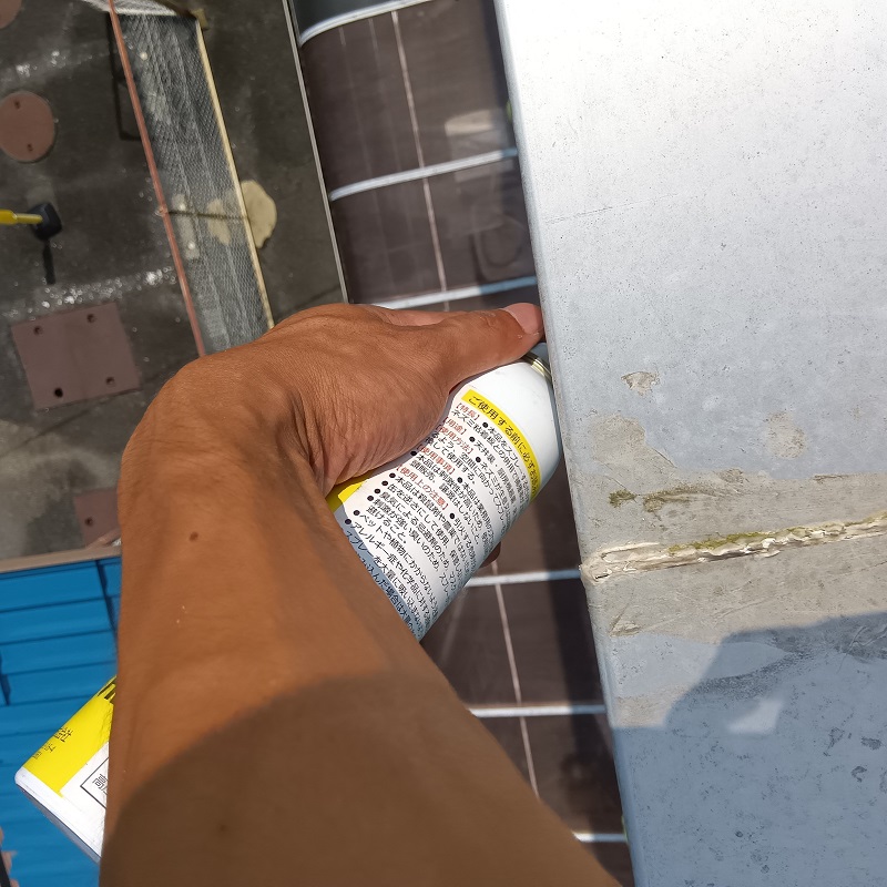 壁内にも忌避剤を散布