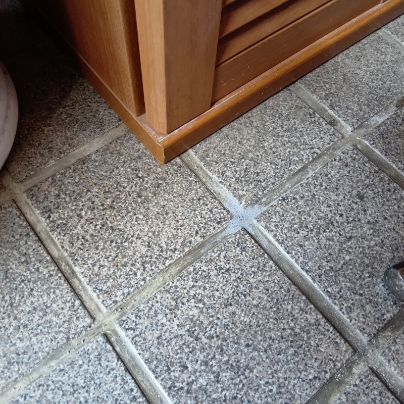 注入箇所を修復した様子