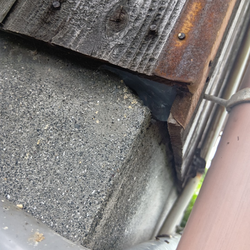 基礎のすき間をふさいだ様子