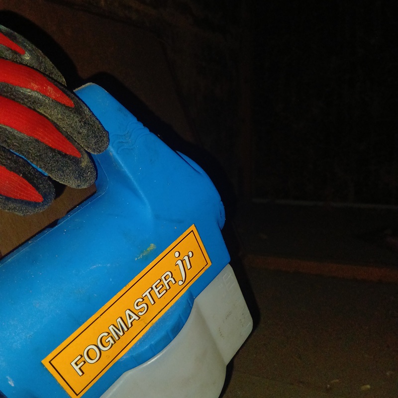 除菌・消臭剤散布の様子