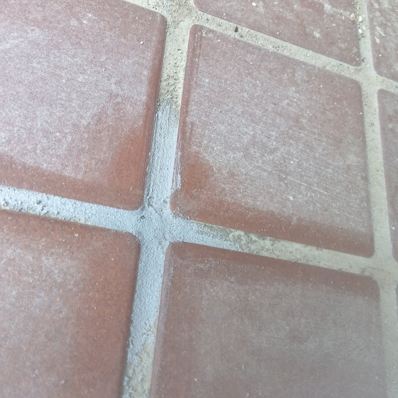 穴を開けた箇所をモルタルで埋めた様子