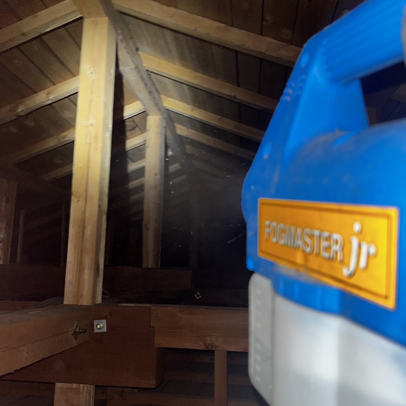 殺虫・消毒剤散布の様子