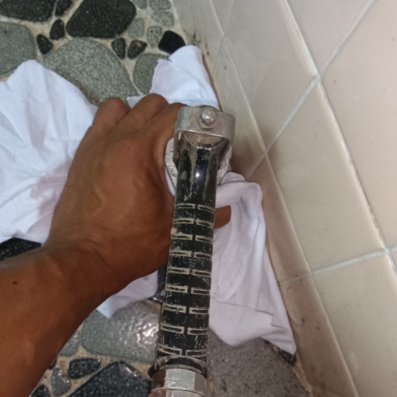 浴室床の穿孔処理