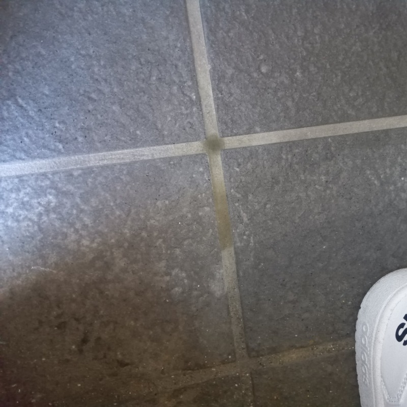 穿孔処理後の床