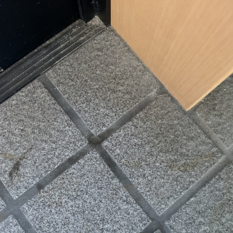 穿孔処理後に補修した床