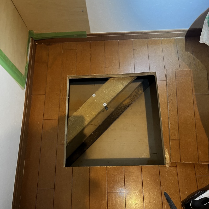 点検口作成の様子