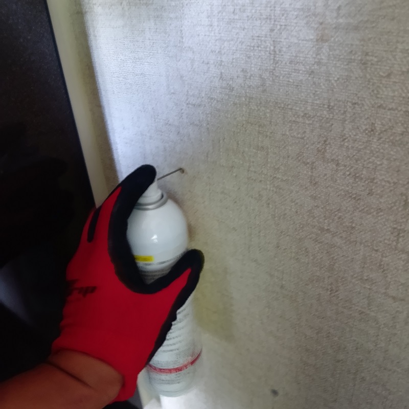 壁の中にも忌避剤を散布