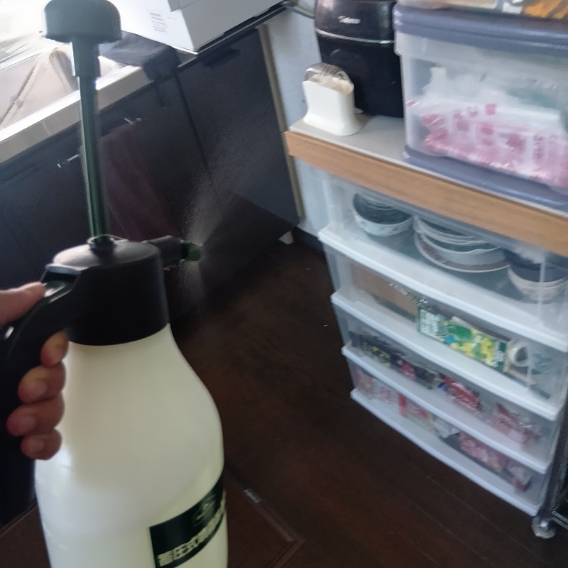 キッチンまわりの除菌、消臭作業