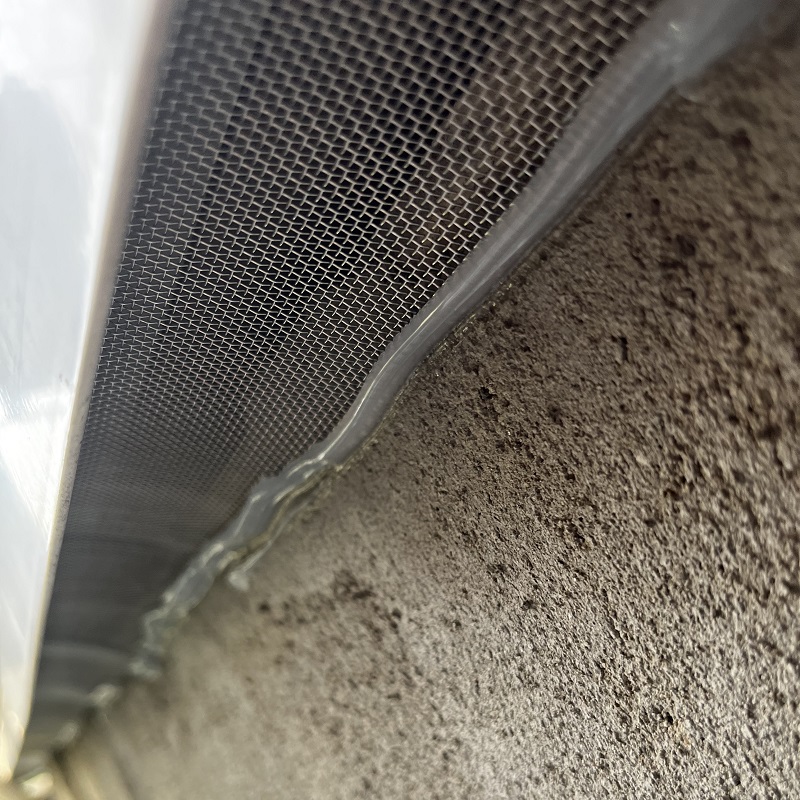 外壁のわずかなすき間の侵入口を封鎖