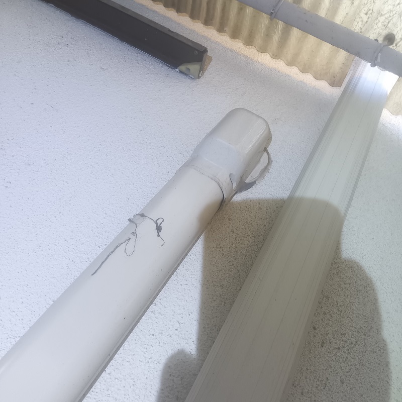 エアコンホースのすき間を埋めた様子