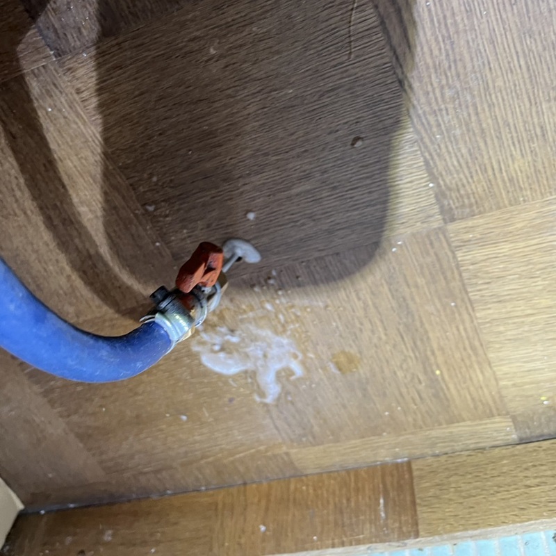 室内床に駆除剤を注入