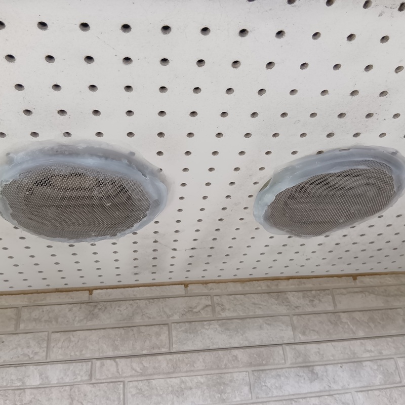 天井通気口を封鎖した様子