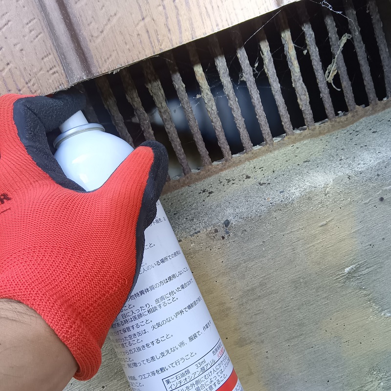 床下にも忌避剤を散布