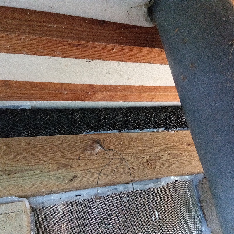 防鼠金網で侵入口を封鎖