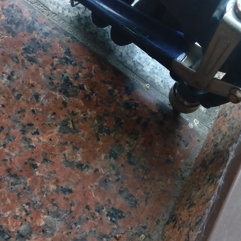 玄関床に薬剤を注入