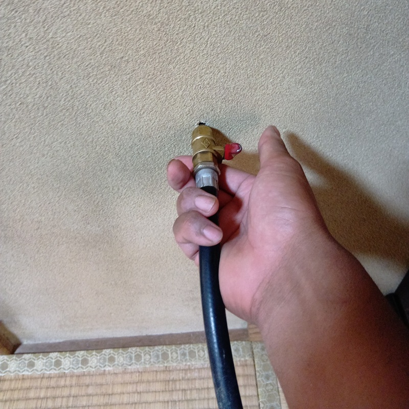 和室壁の穿孔処理