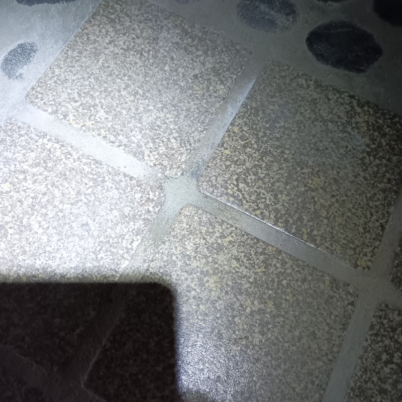 穿孔処理後の床