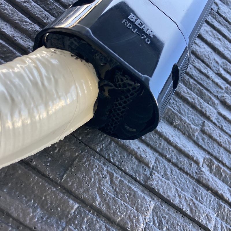 エアコンホースのすき間を封鎖した様子