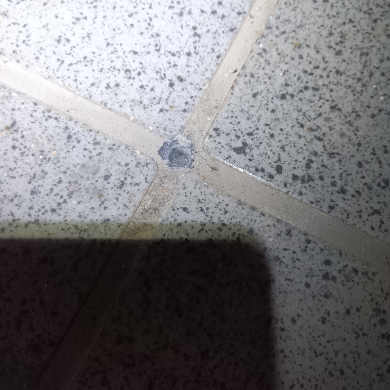 穿孔処理で開けた穴