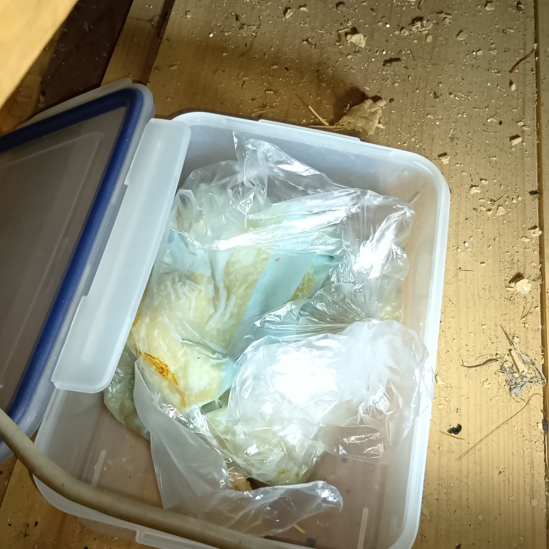 汚れた断熱材を回収した様子